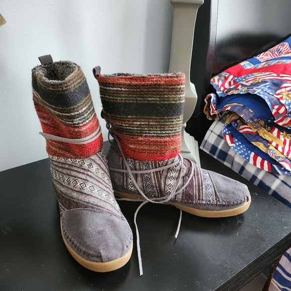 Toms Shoes Toms Multicolored Suede Nepal Boots Poshmark